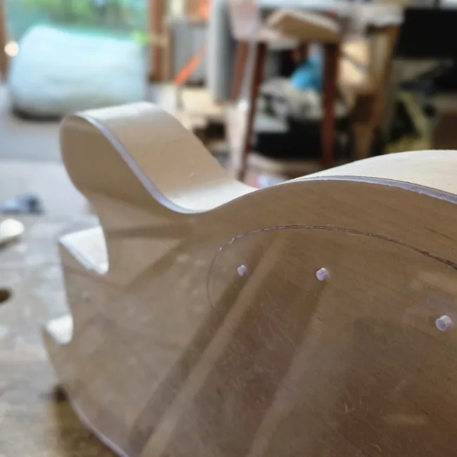 Fabrication basse Mylio chez Lutherie Thomas NOËL