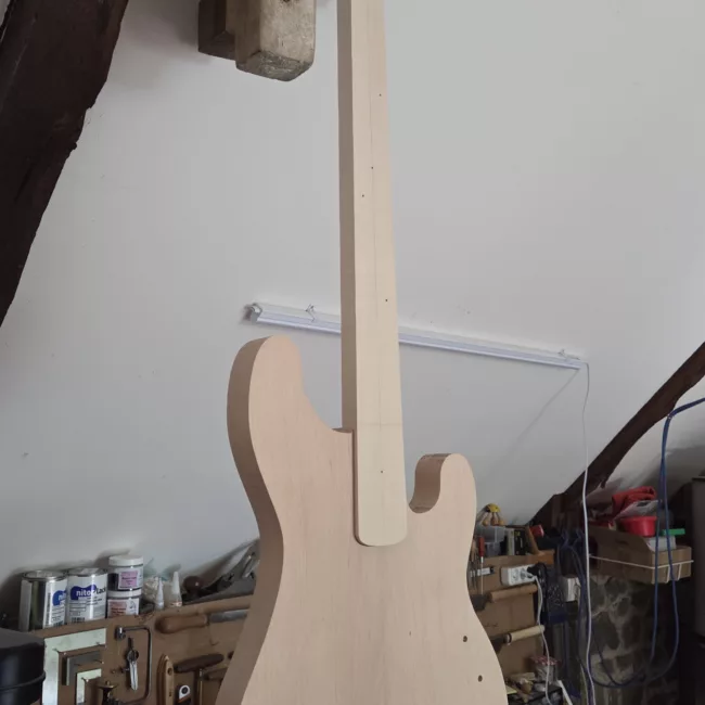Fabrication basse Mylio chez Lutherie Thomas NOËL