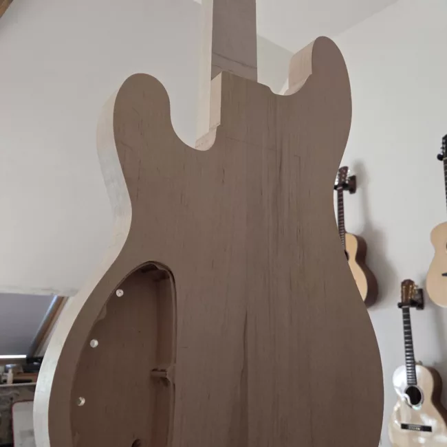 Fabrication basse Mylio chez Lutherie Thomas NOËL