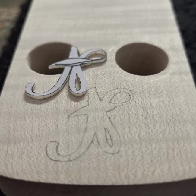 Fabrication basse Mylio chez Lutherie Thomas NOËL