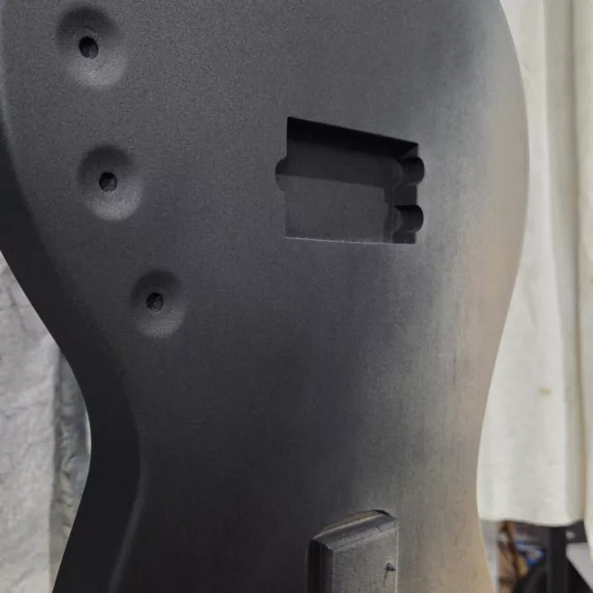 Fabrication basse Mylio chez Lutherie Thomas NOËL